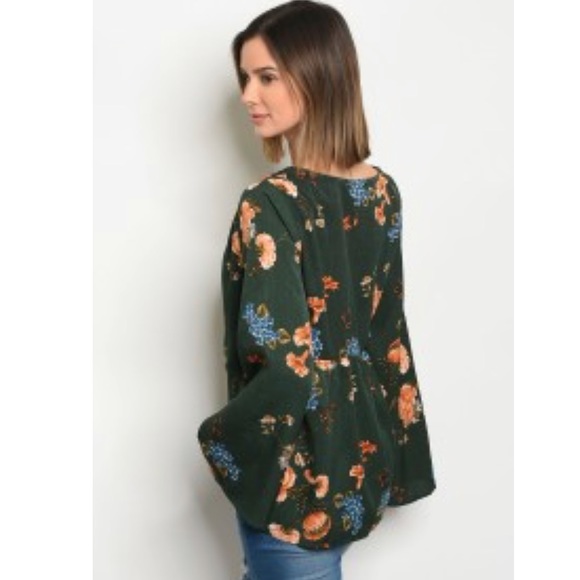 ☕️Bell Sleeve Floral Top🌟 - Picture 3 of 3